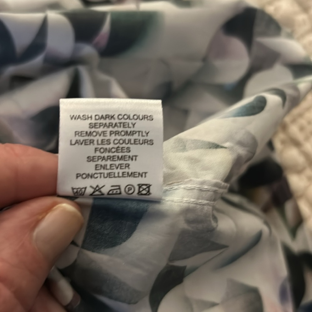 Simons Abstract Multicolor Modern Shirt - Picture 8 of 8